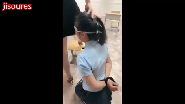 女神老师教室玩弄学生女奴 口舌，舔屁眼，耳光，坐脸，真会玩