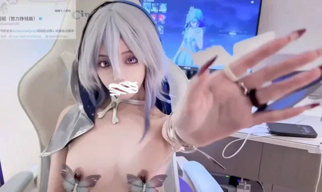極品萝莉性感高挑cos角色拿出玩具自慰