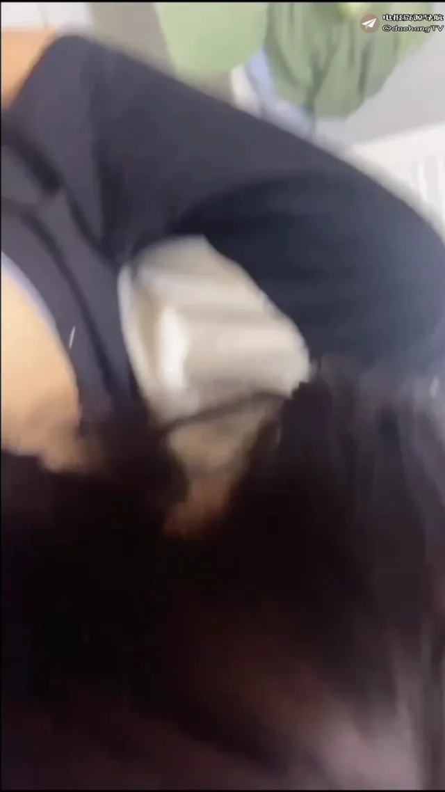 萝莉妹妹的口交，技术还不纯熟但果然还是年轻的好