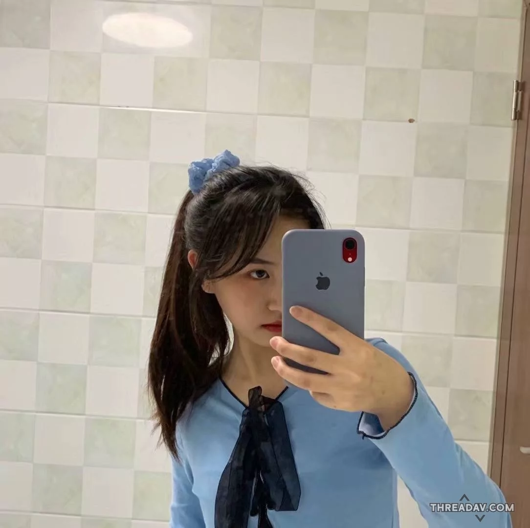 贫乳萝莉被男友弄到受不了了连连求饶