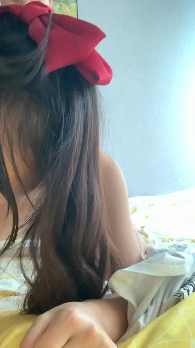 贫乳萝莉被男友弄到受不了了连连求饶