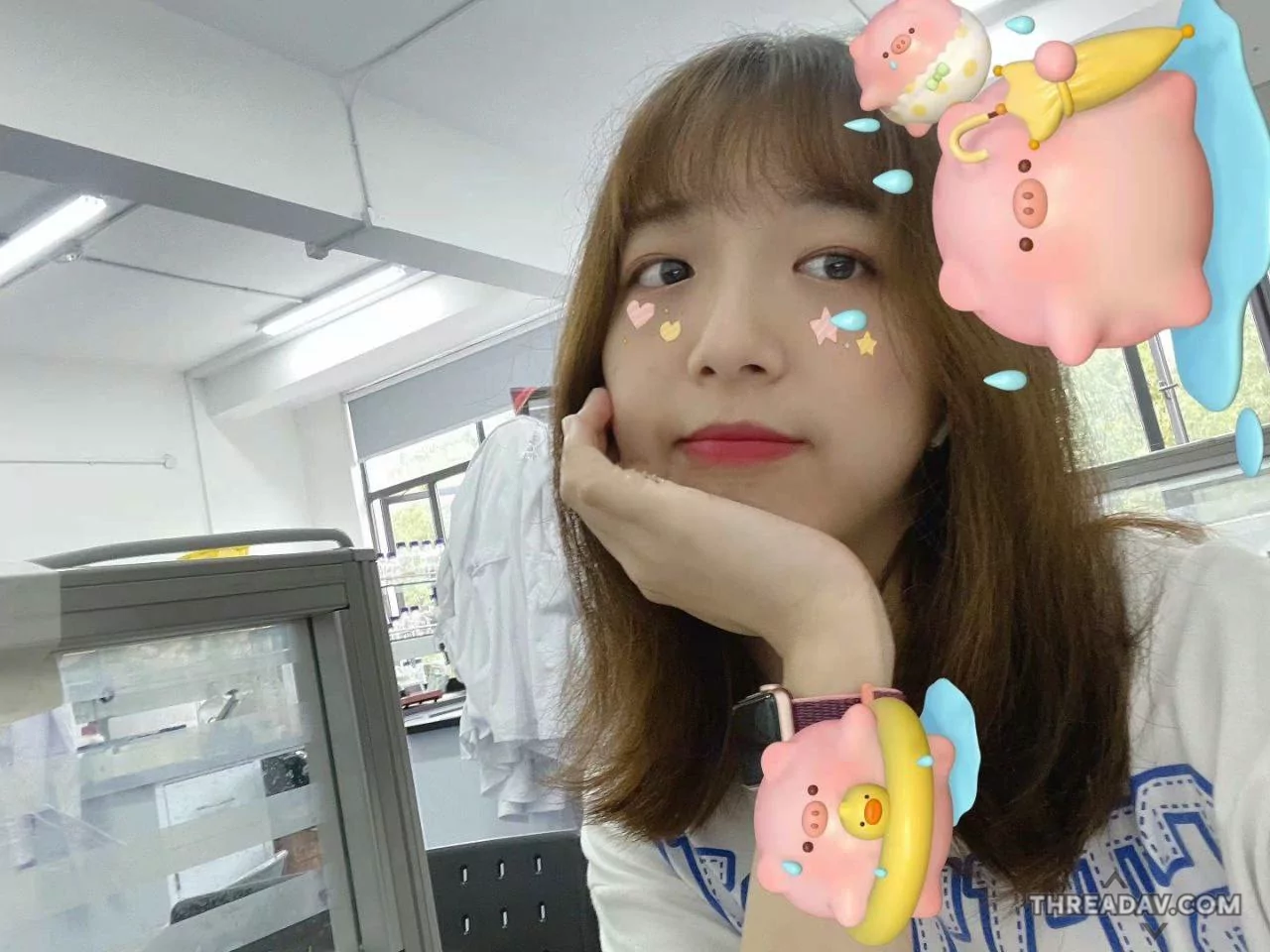  穿着学生服的清纯学生妹，约回家后已经离不开我的肉棒了