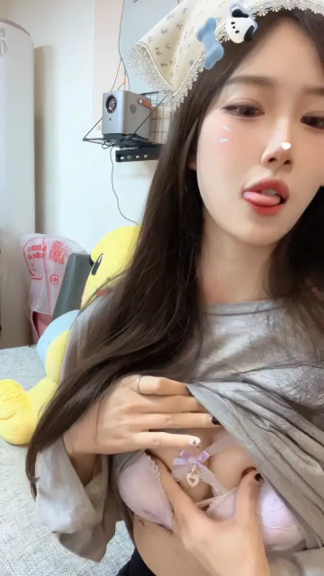 极品萝莉下海福利视频流出，各种姿势配合，妥妥反差婊！可爱中带有御姐范