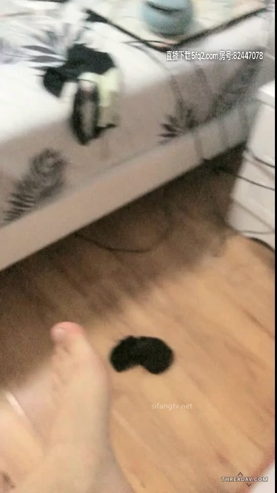 带翘课的学生妹回家，偷拍课后娱乐