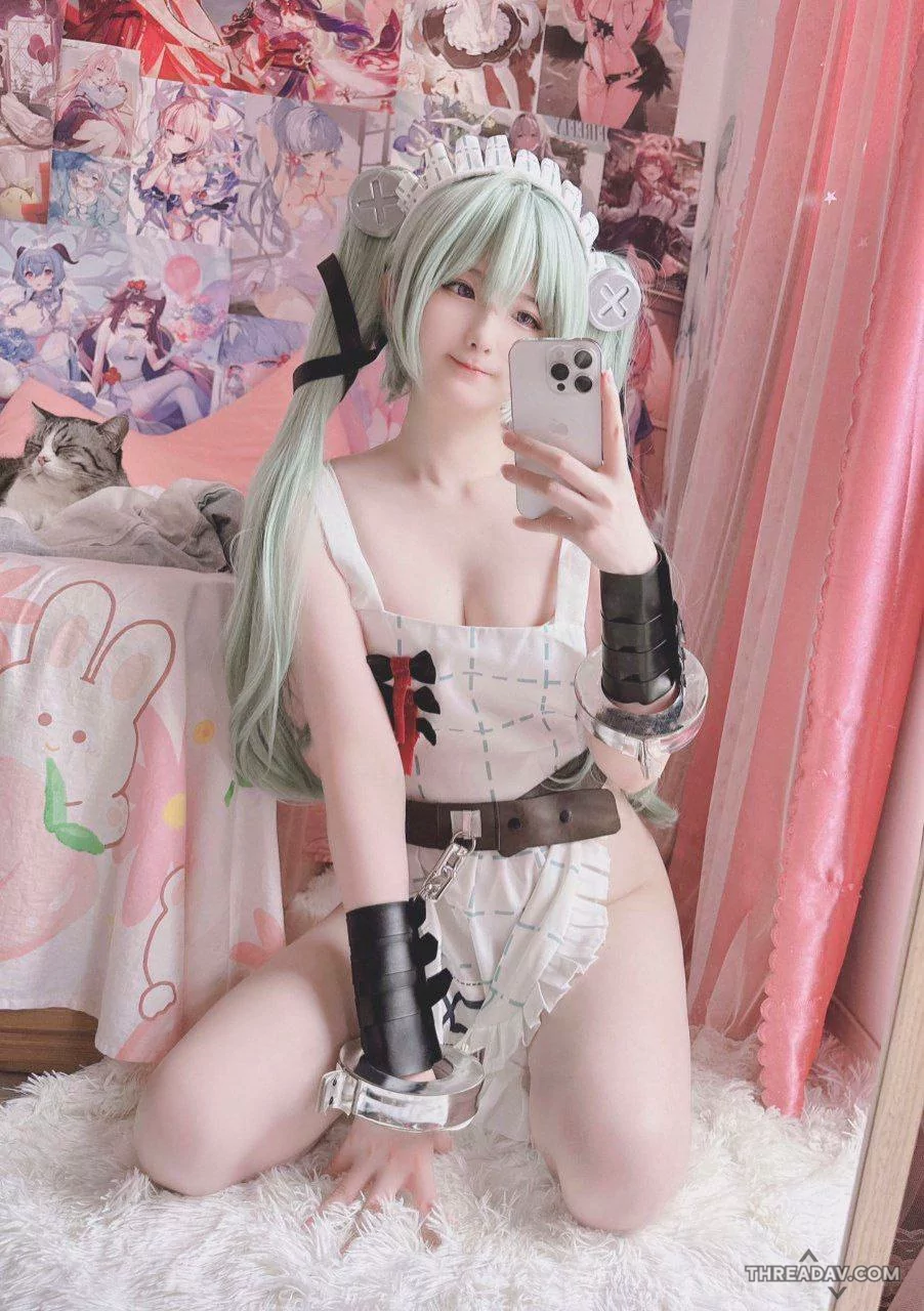 萝莉少女cos角色扮演也太可愛，臉極品，這嬌小幼嫩的白虎小穴也好性感