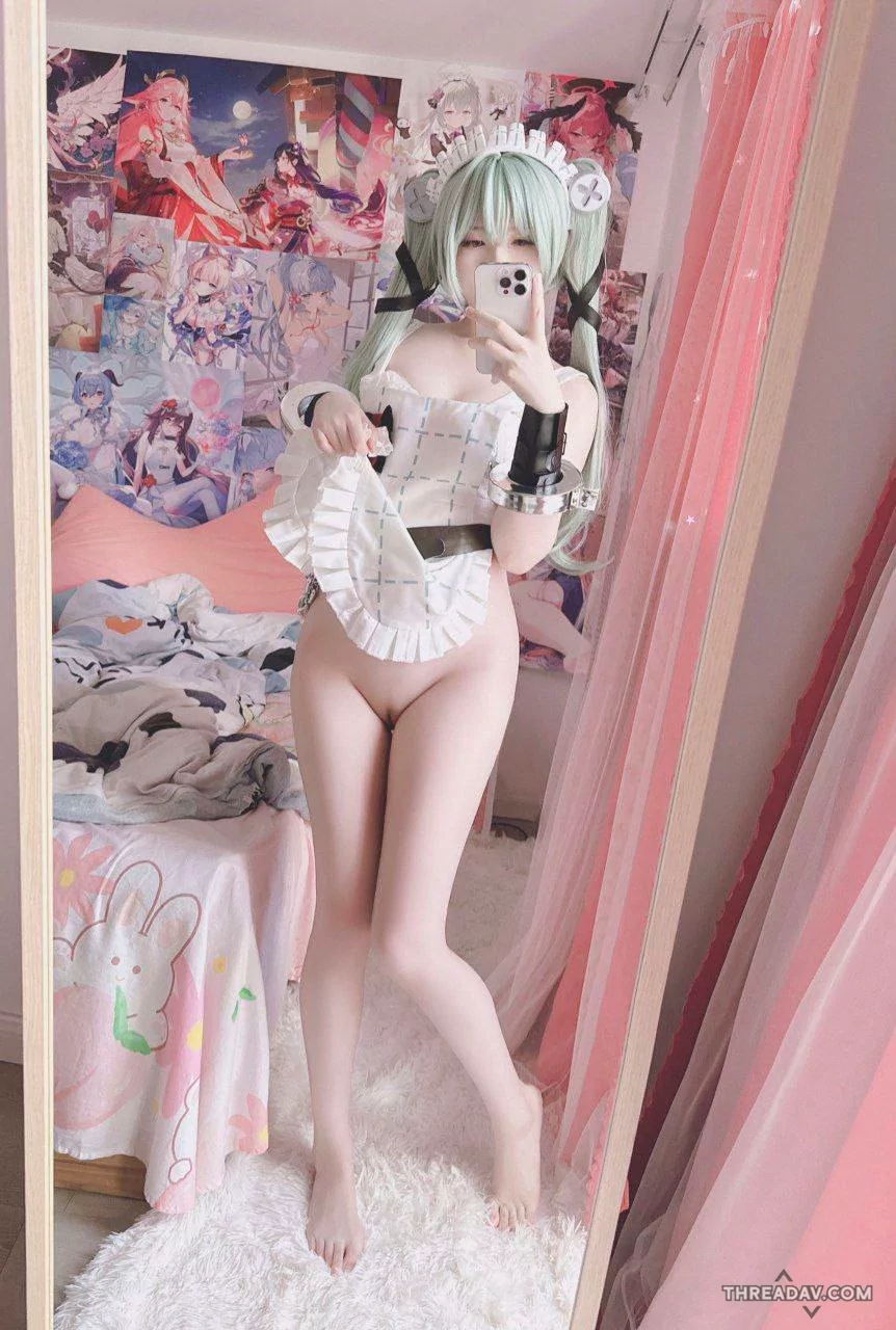 萝莉少女cos角色扮演也太可愛，臉極品，這嬌小幼嫩的白虎小穴也好性感
