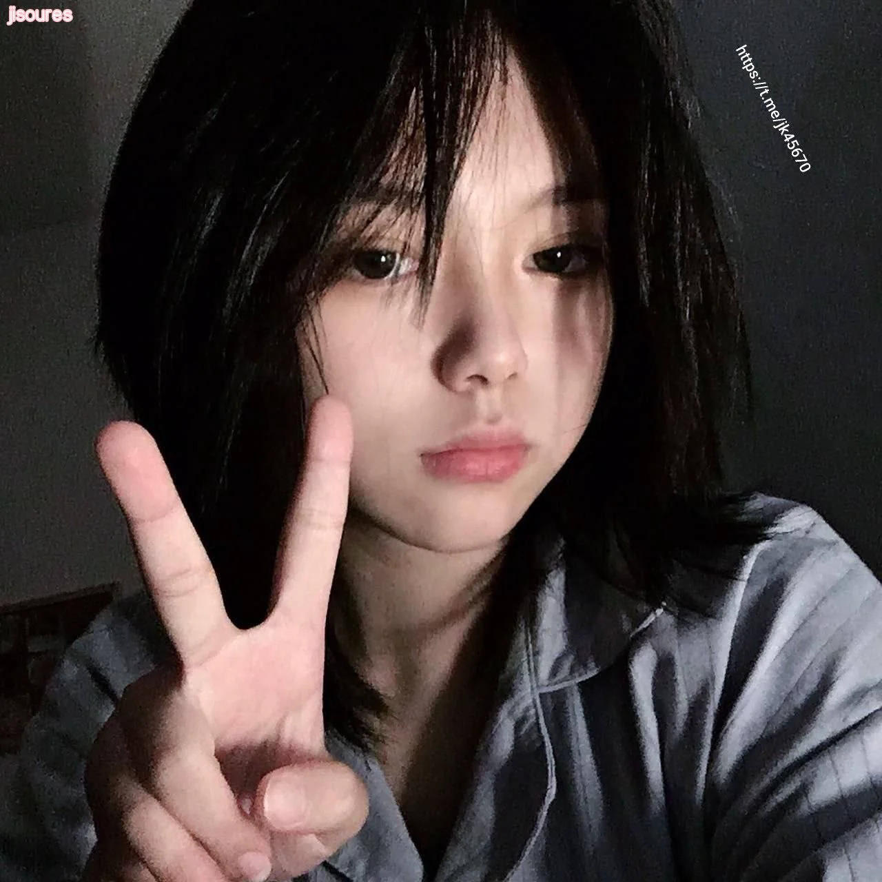 高顏值學妹，小臉可愛，自拍露奶子視頻流出，身材真是嫩