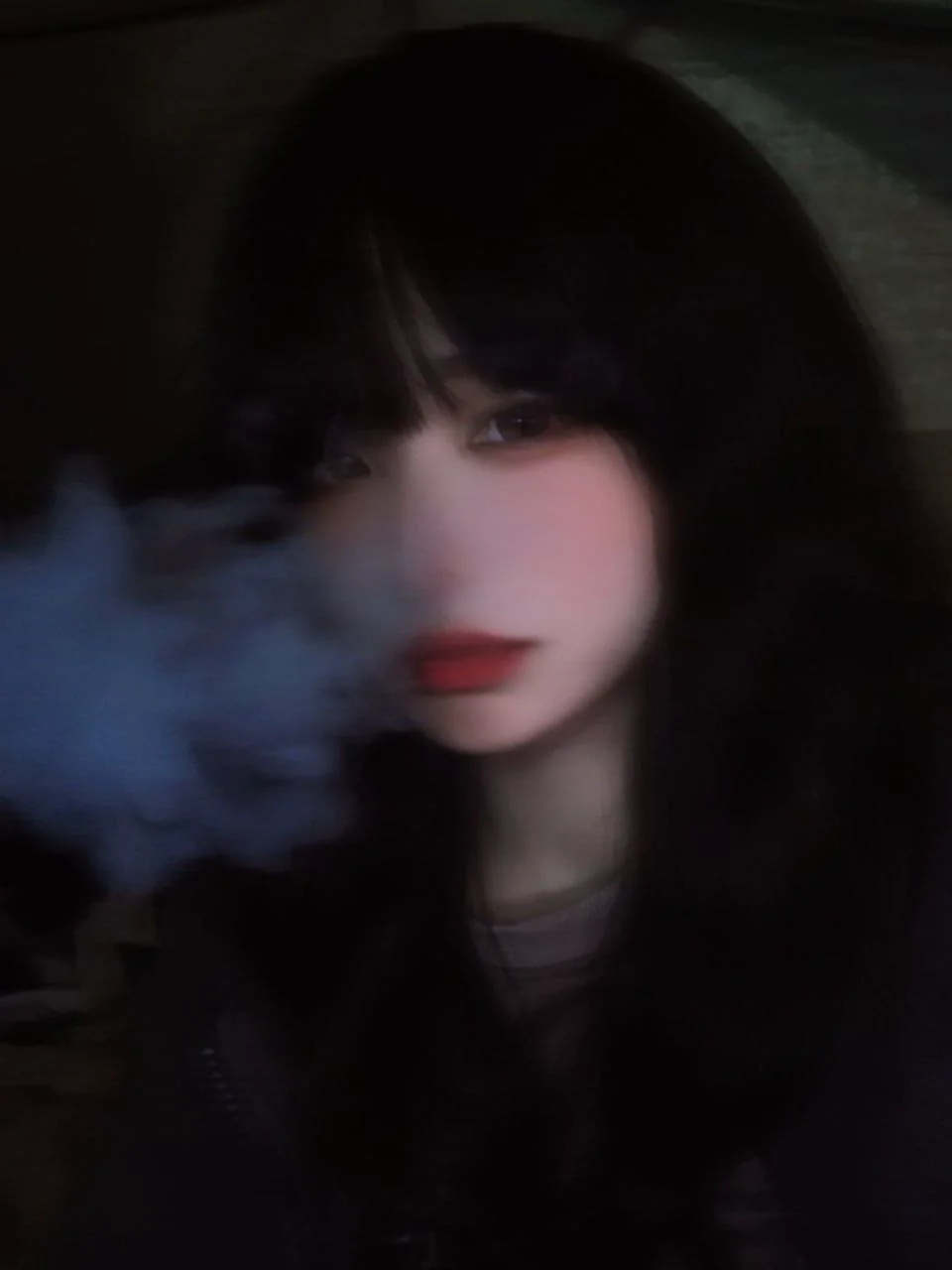 这淫蕩的萝莉妹子在家自拍的模样