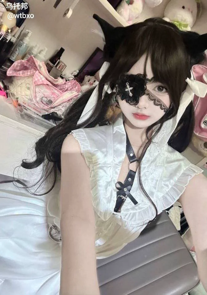 可爱少萝极品嫩逼地雷系女友你喜欢吗？推特福利姬在推特和抖音上两头吃，这个嫩逼看起来很好吃哦