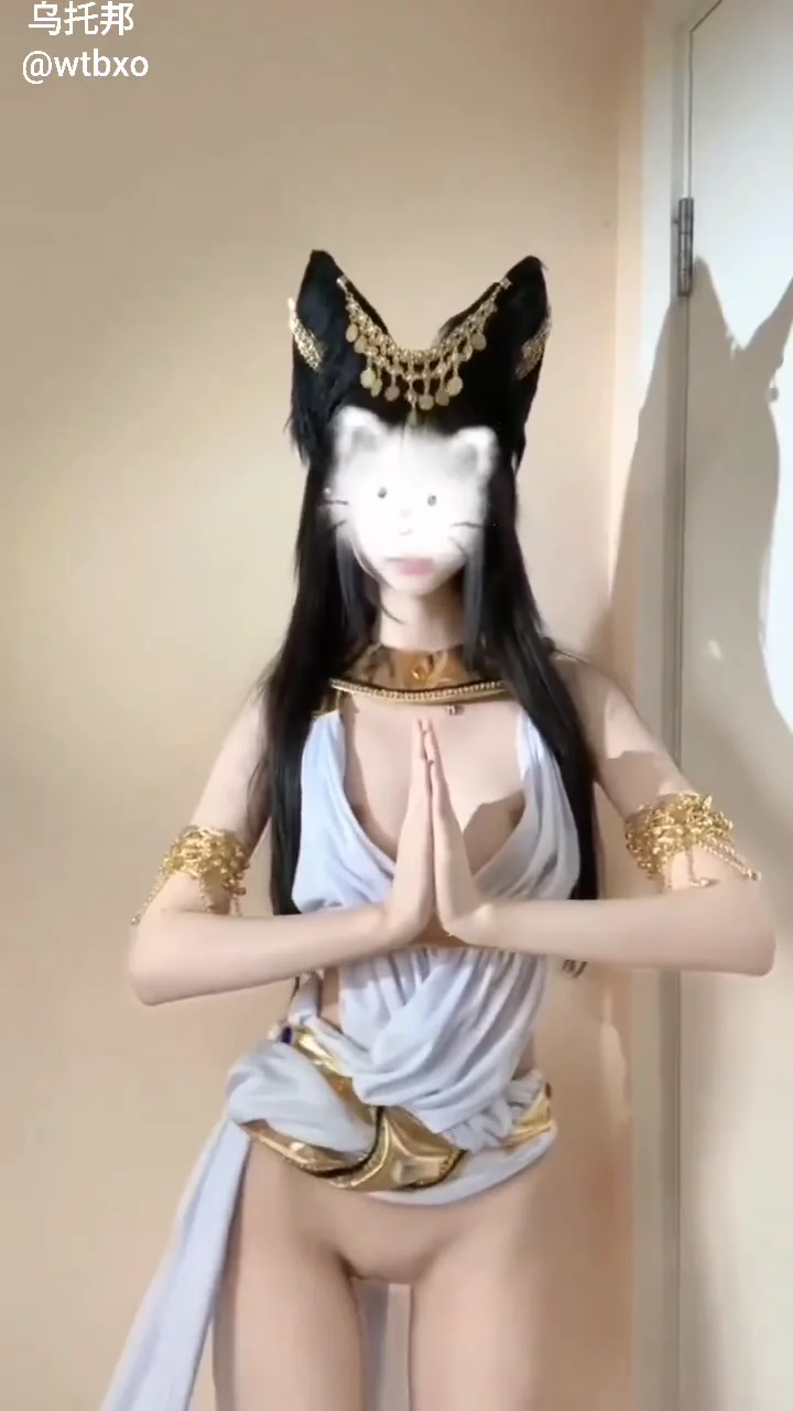 可爱少萝极品嫩逼地雷系女友你喜欢吗？推特福利姬在推特和抖音上两头吃，这个嫩逼看起来很好吃哦