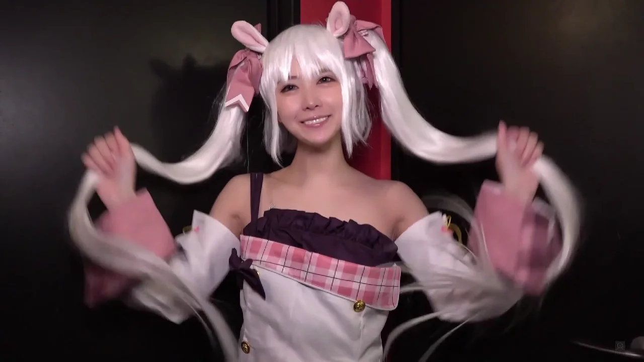超好看的罗莉笑容甜美，角色扮演群P真爽