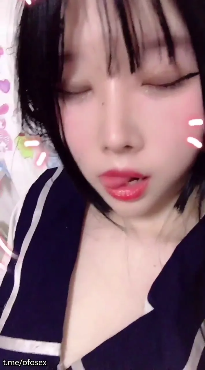 校服粉逼嫩萝，白丝裸足都很香