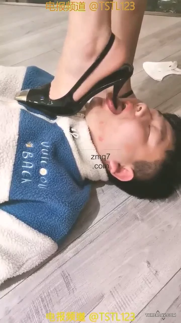 职场白领女王调教废物男奴-鞋跟踩踏-耳光羞辱-裸足诱惑-高跟鞋抽耳光