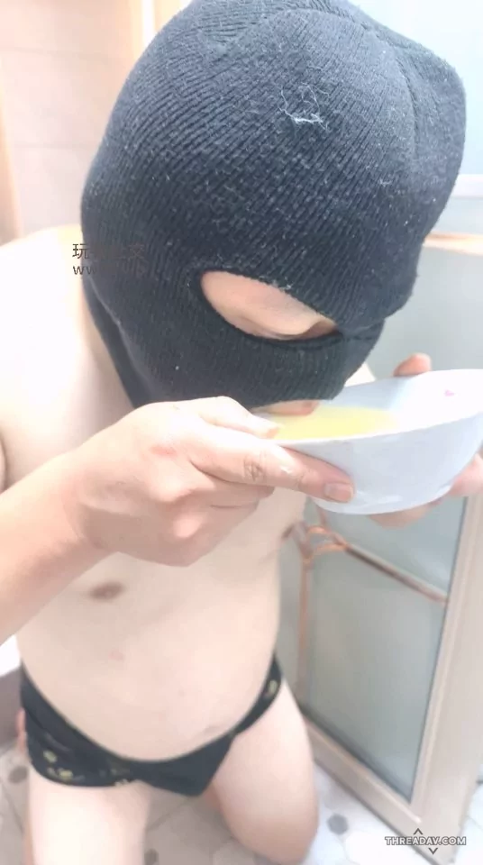 国产高颜值SM女王调教厕奴-粗口羞辱-虐乳-舔女王的厕纸-喝尿