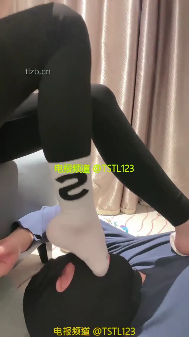 国产性感反差女王S调教，白袜深喉，踩踏，坐脸窒息羞辱粗口！