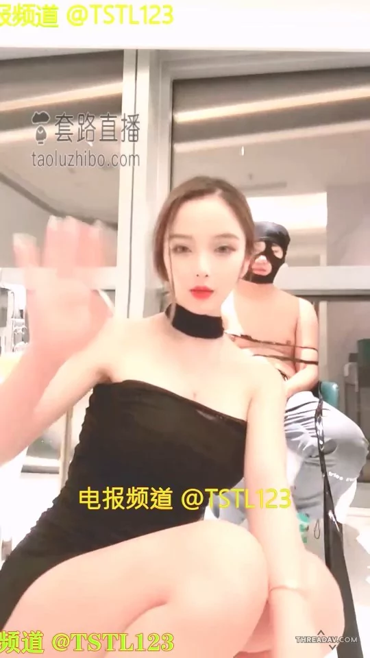 国产高颜值SM女王调教两条贱狗和圣水-高跟踩踏-虐乳-坐脸窒息-羞辱粗口