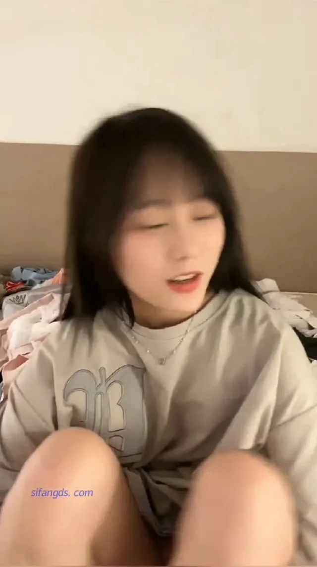 身材好的妹子，揉奶自慰的模样真是销魂