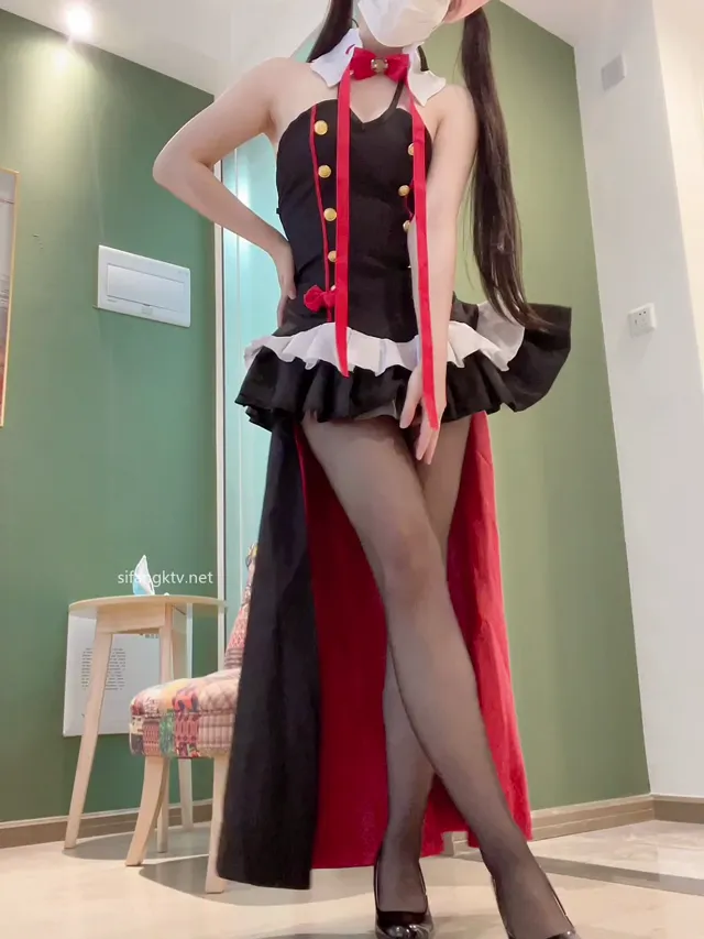 身材极好的小姊姊黑丝自慰