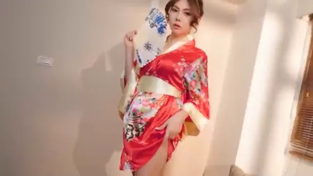白皙妹子在夏日午后的咸湿手淫！高潮不断！香汗淋漓！