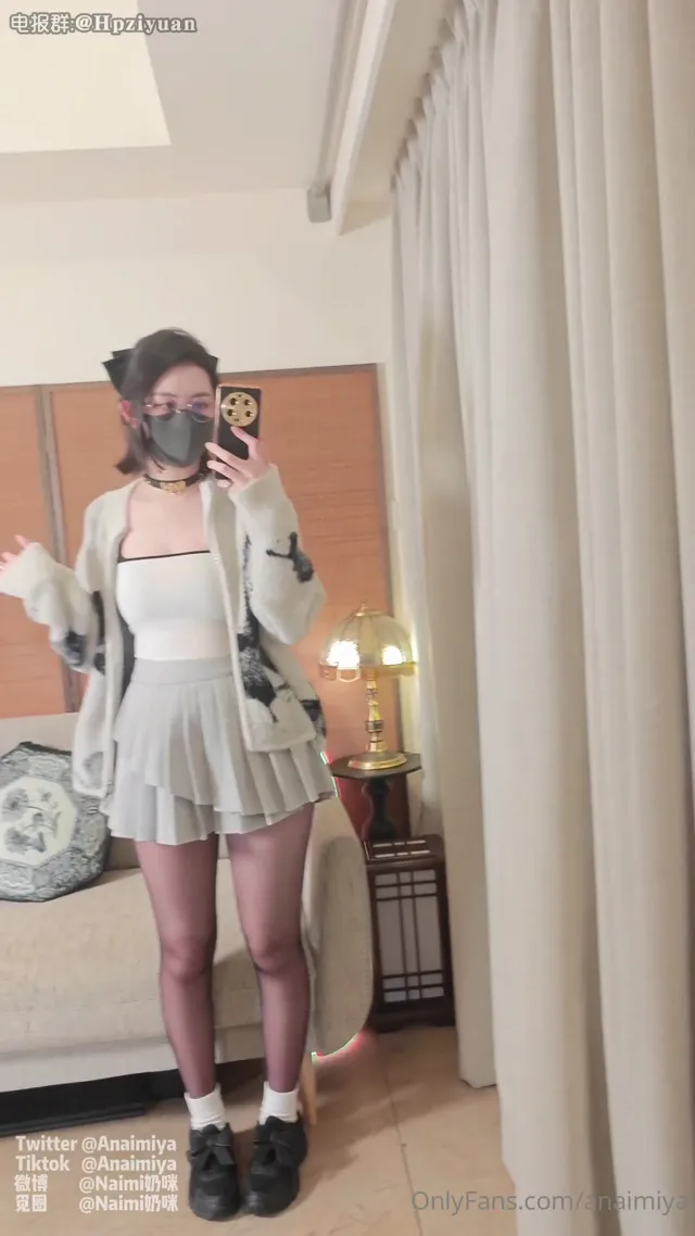Naimi奶咪的性感自拍，自慰肛塞过程