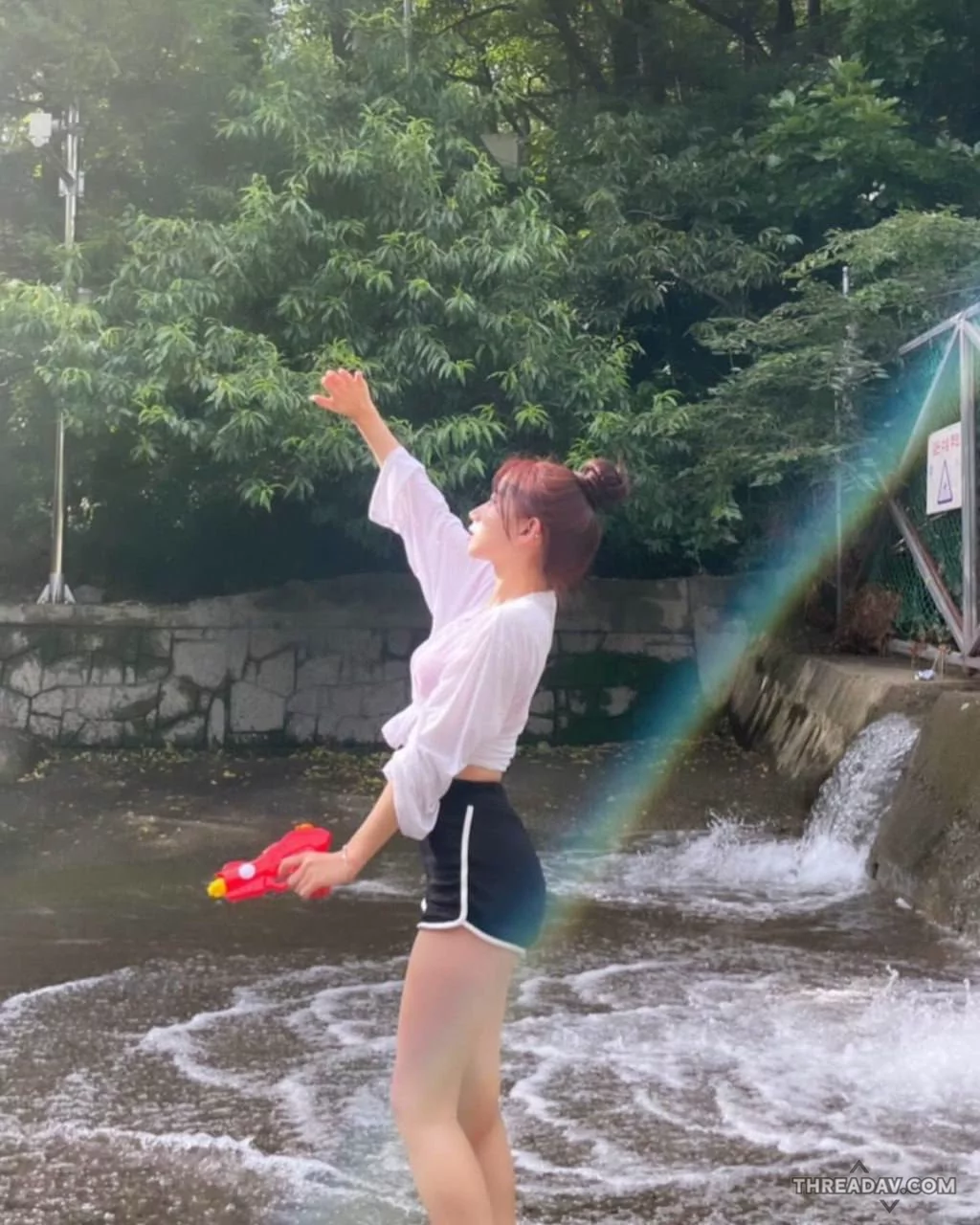 高颜值反差小母狗，在家自拍全裸自慰視頻獨家流出，這嬌羞的表情真是反差感十足