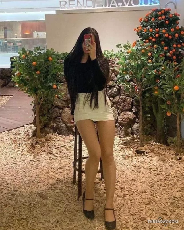 高颜值反差小母狗，在家自拍全裸自慰視頻獨家流出，這嬌羞的表情真是反差感十足