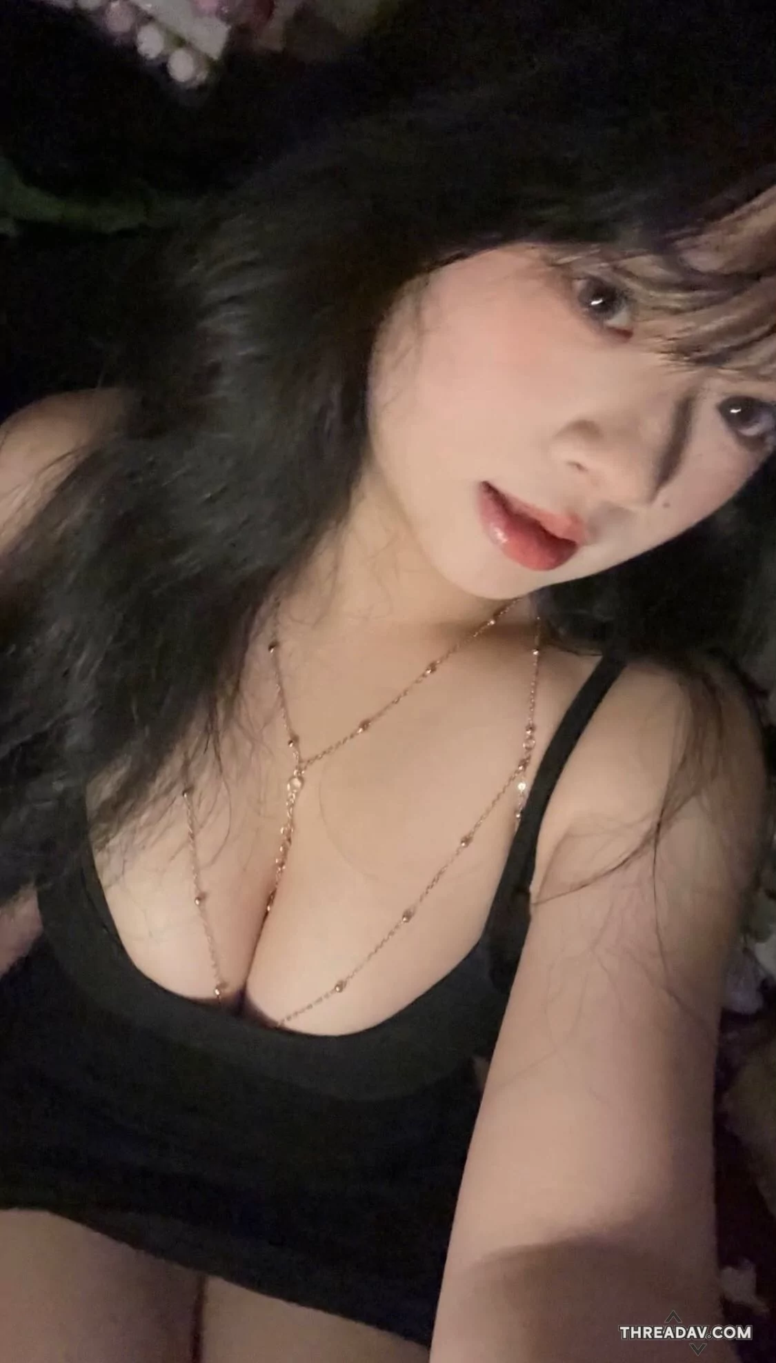 剛想說衣服太透... 直接不穿內衣就好啦 