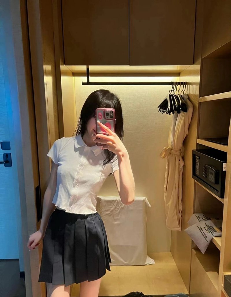 郑州年轻情侣床照意外曝光 甜美女友竟成极品骚货