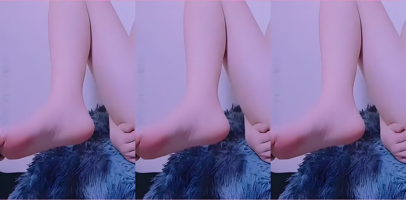 清纯少女豆芽酱露脸抠逼自慰视频流出！反差福利姬在家高潮喷水