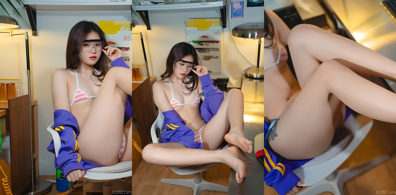 清纯眼镜妹电脑桌前开腿玩Switch！粉嫩比基尼湿身勾引超辣