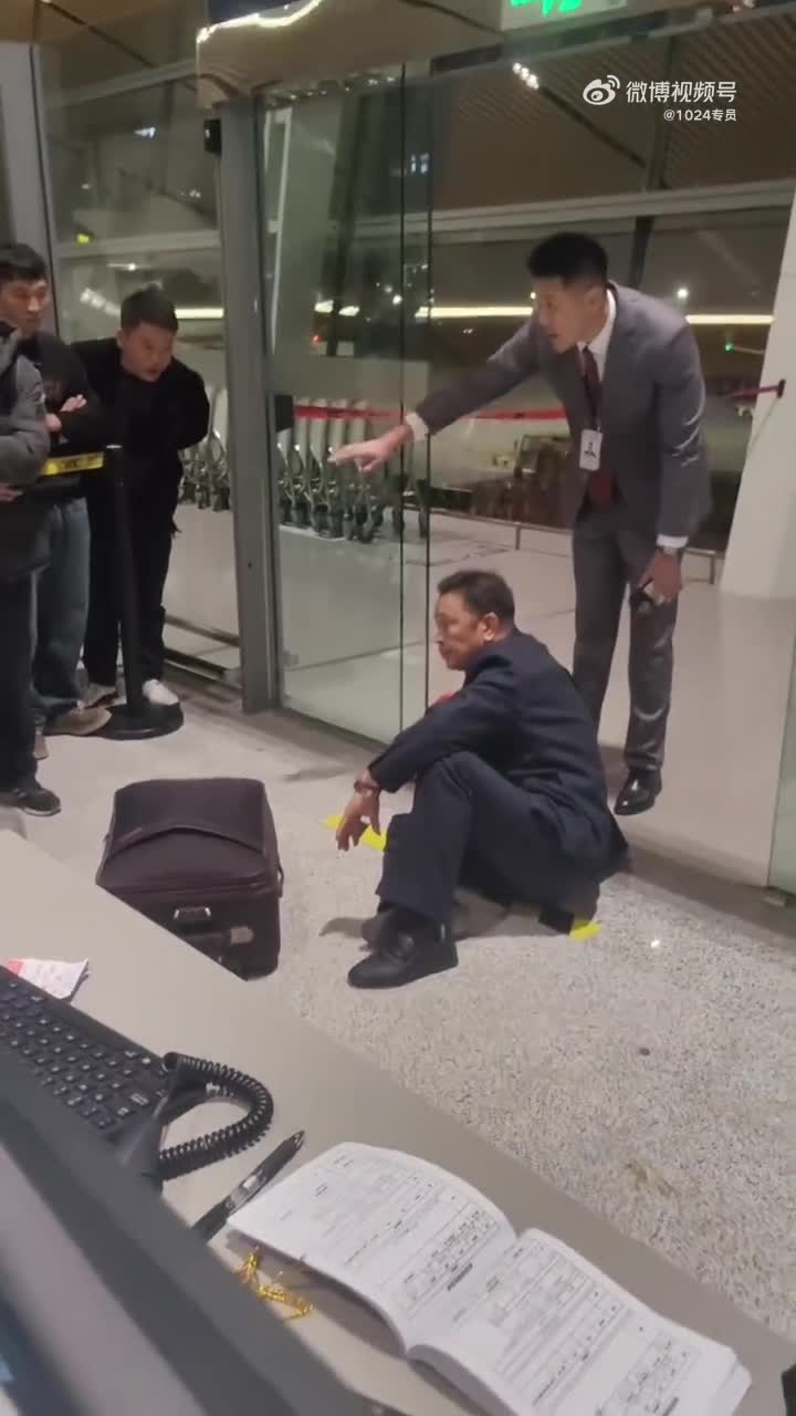 超大行李堵塞機場入口拒絕登機！不聽勸阻恐遭關押？