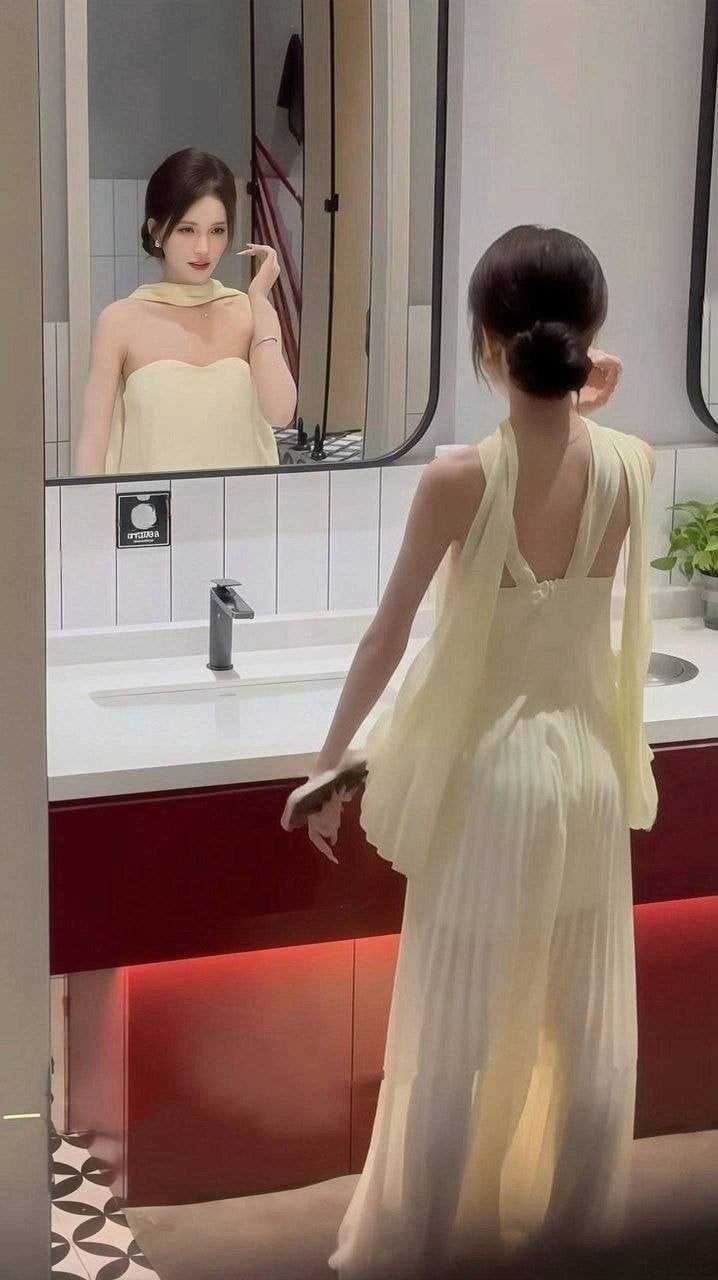 颜值爆表美女厕所洗澡偷拍合集