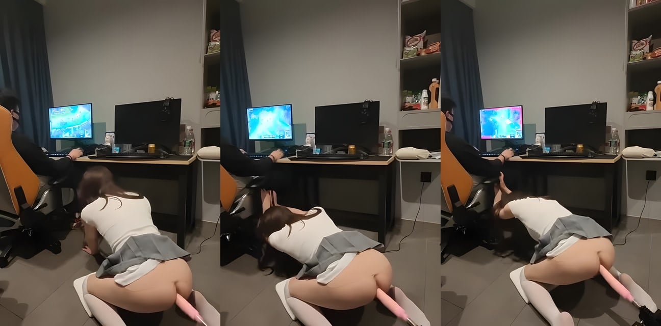 劲爆！玩英雄联盟旁有极品骚货母狗狂舔 还能专注游戏不分心？