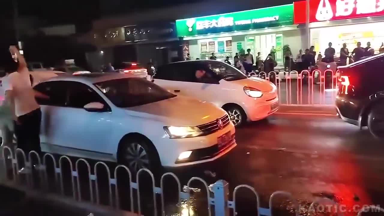 两大水系魔法高手激烈碰撞！神秘对决引爆全网