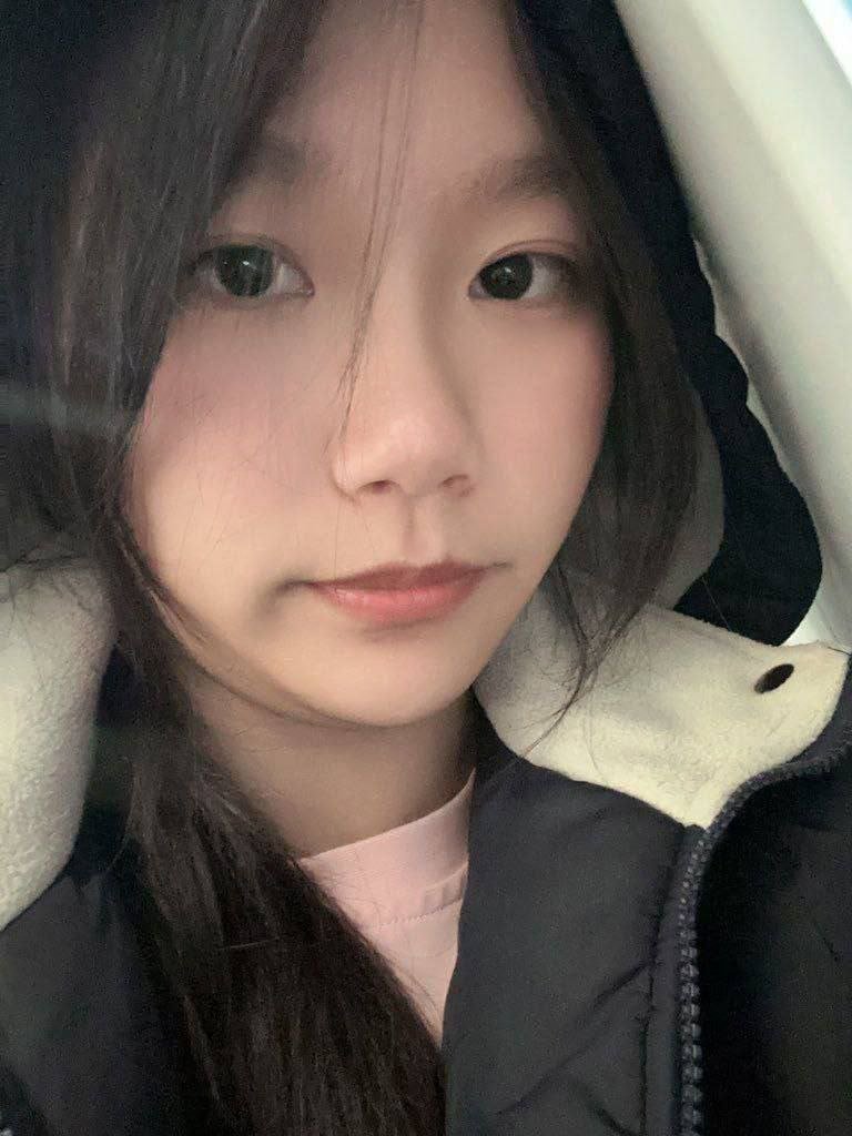 高颜值学妹反差暴露 深夜自拍尺度大
