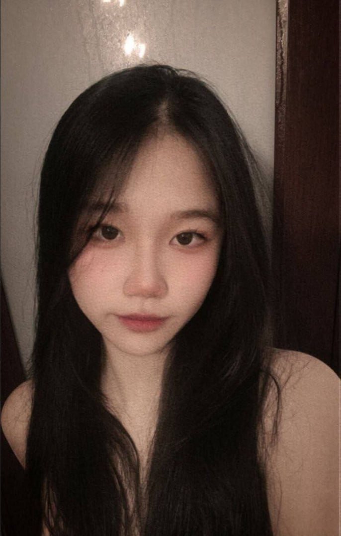 高颜值学妹反差暴露 深夜自拍尺度大