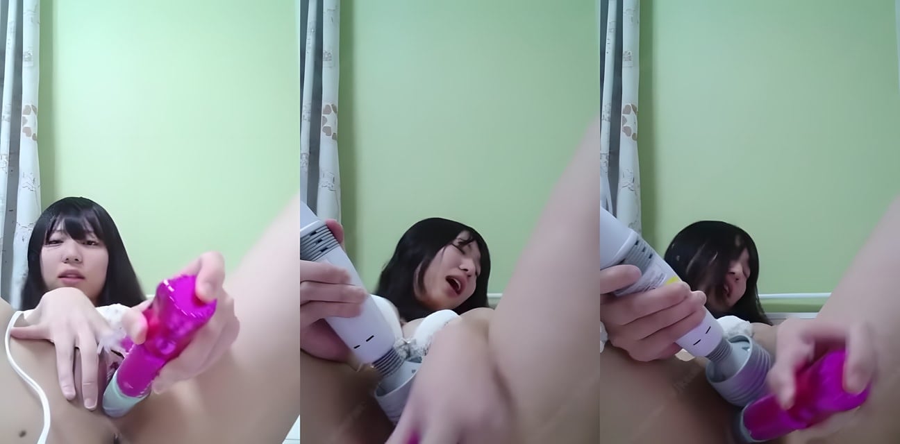 日本极品学生妹自慰大秀！按摩棒轮流猛插高潮喷汁