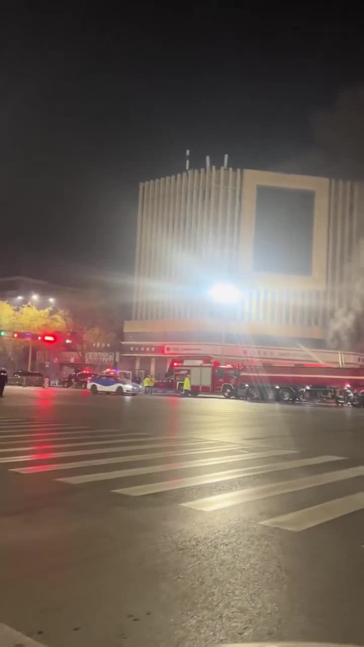 临汾路柏松大厦火海吞楼！中国银行网点瞬间焚毁，坏账物理销毁全网沸腾