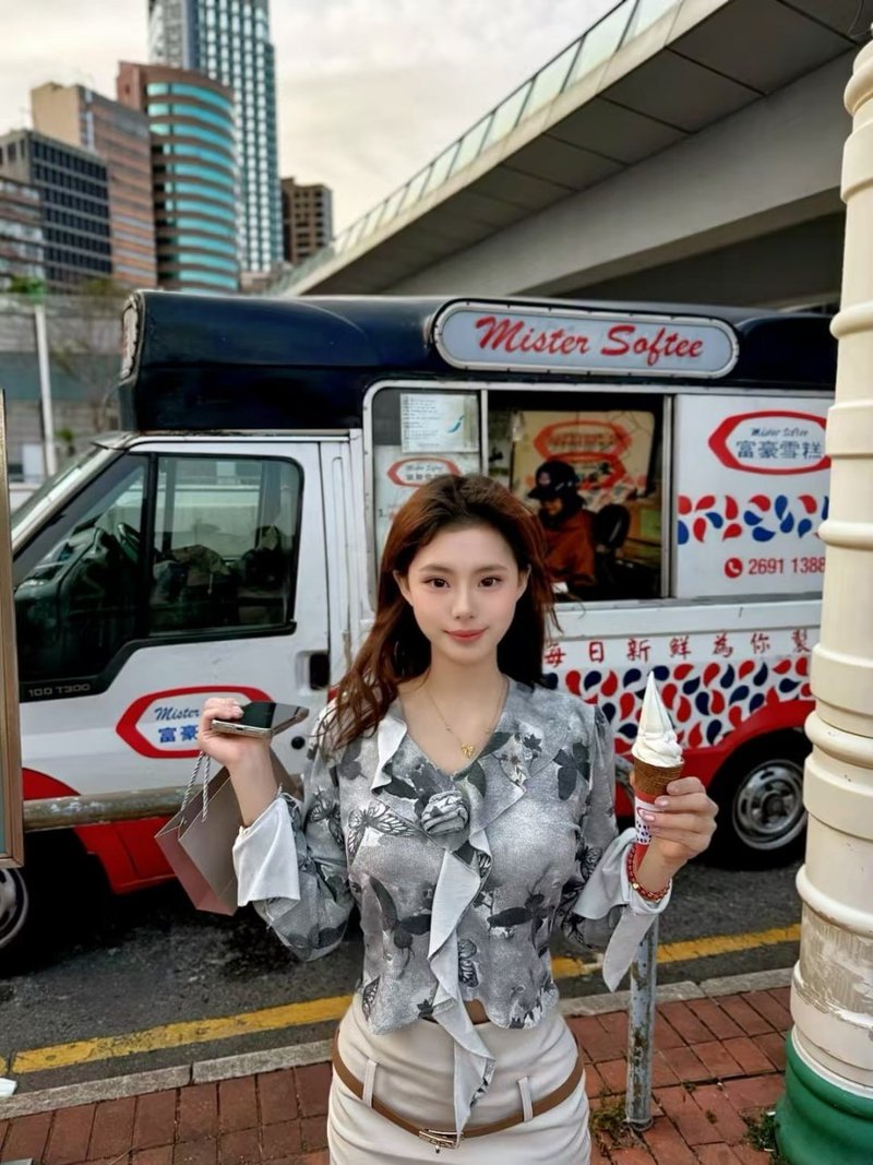 失恋女跪地求侍奉 劲爆羞耻视频曝光