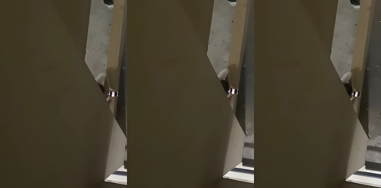 八号园区女狗推走廊阳台自摸大尺度！寂寞嫩模边看黄片边揉奶子狂扣