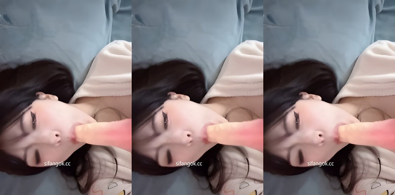 木瓜巨乳女神付费定制劲爆视频