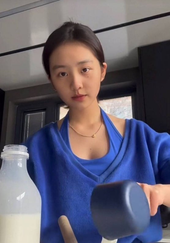 黄多多海外留学照炸裂！海边比基尼身材一览无余