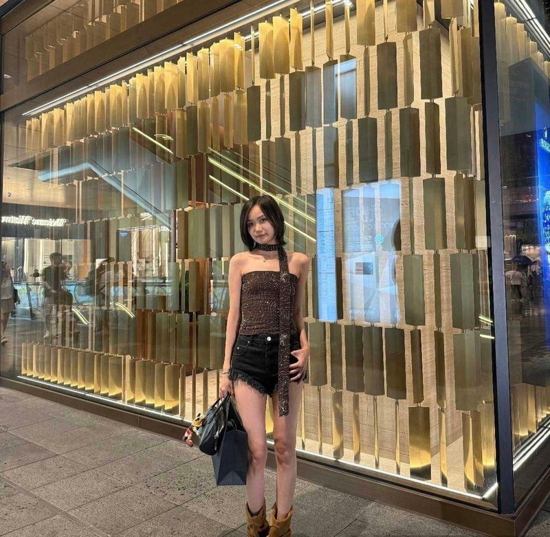 抖音紅人胡楚靡700萬粉絲曝光男友小袁劈腿聊天截圖引發粉絲反撲