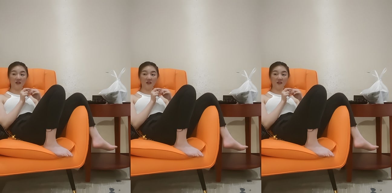 杏吧-沙发惊魂！美女被神秘大哥带上床 背部疑遭重击全网热议