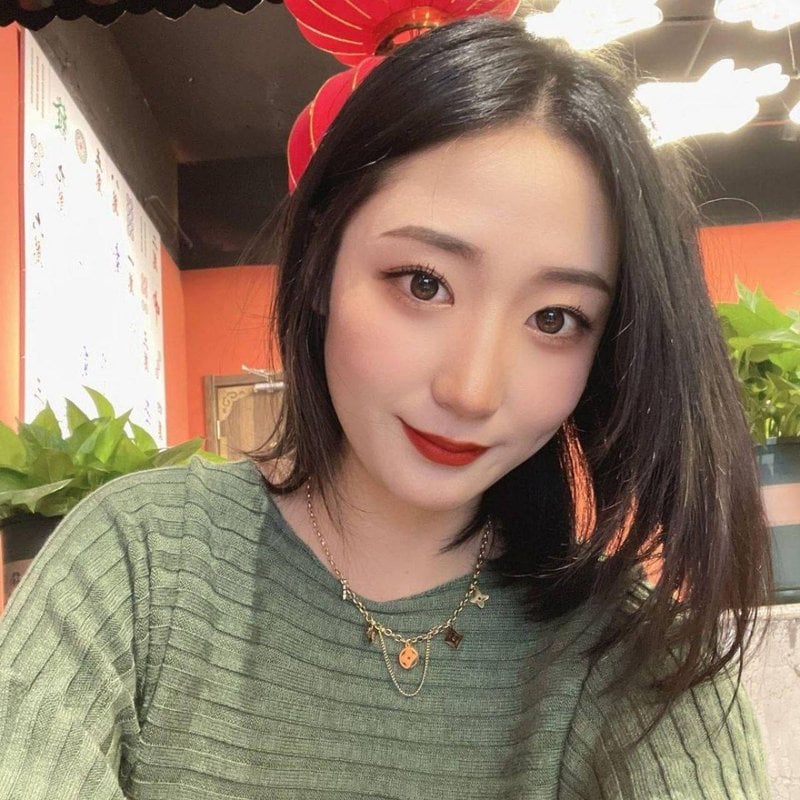 人妻家中偷情反差大！完整版引发热议