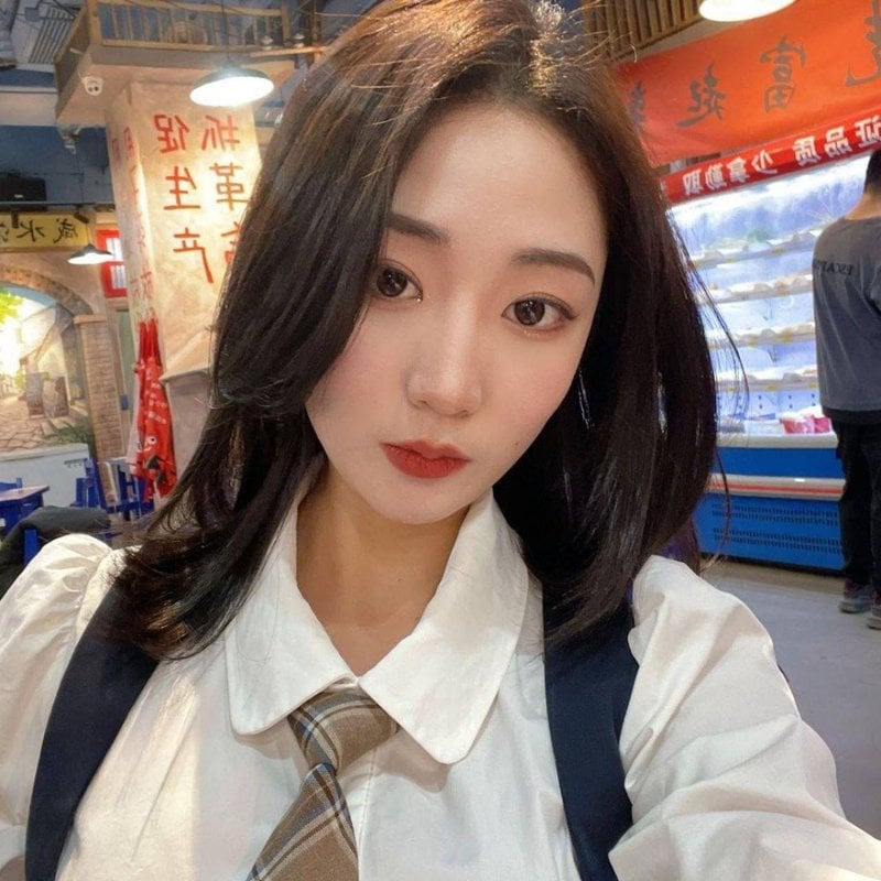 人妻家中偷情反差大！完整版引发热议