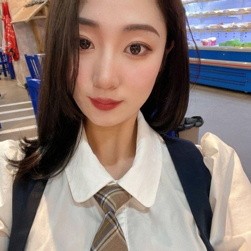 人妻家中偷情反差大！完整版引发热议