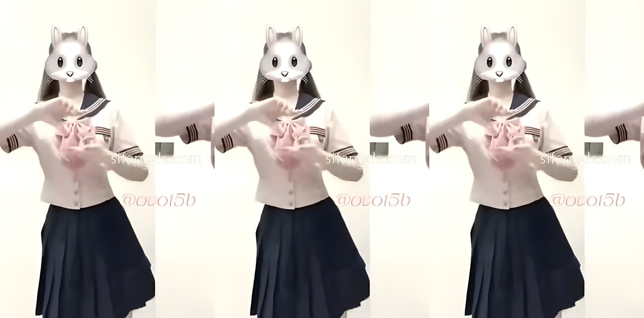 抖音风JK清纯少女反差裸舞！左甜美学生妹右私密群内全裸骚舞劲爆对比