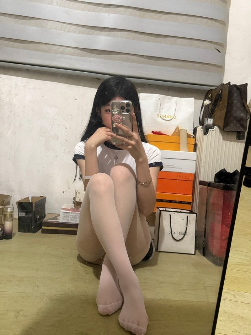 极品御姐黑丝自拍 粉色开档内裤大尺度自慰