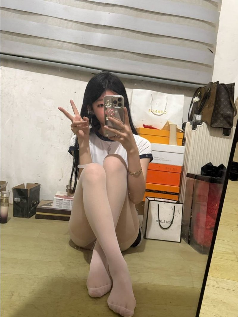 极品御姐黑丝自拍 粉色开档内裤大尺度自慰
